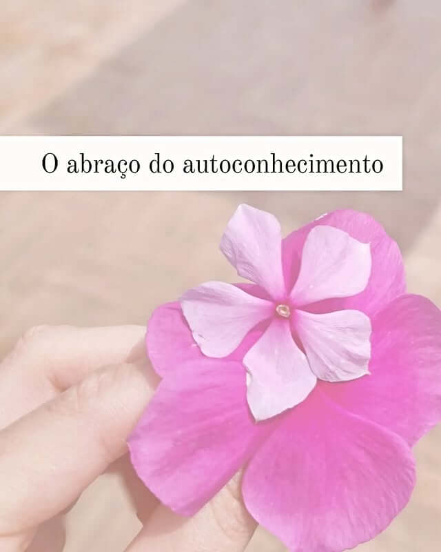 O Peso do Julgamento e a Força do Abraço Próprio